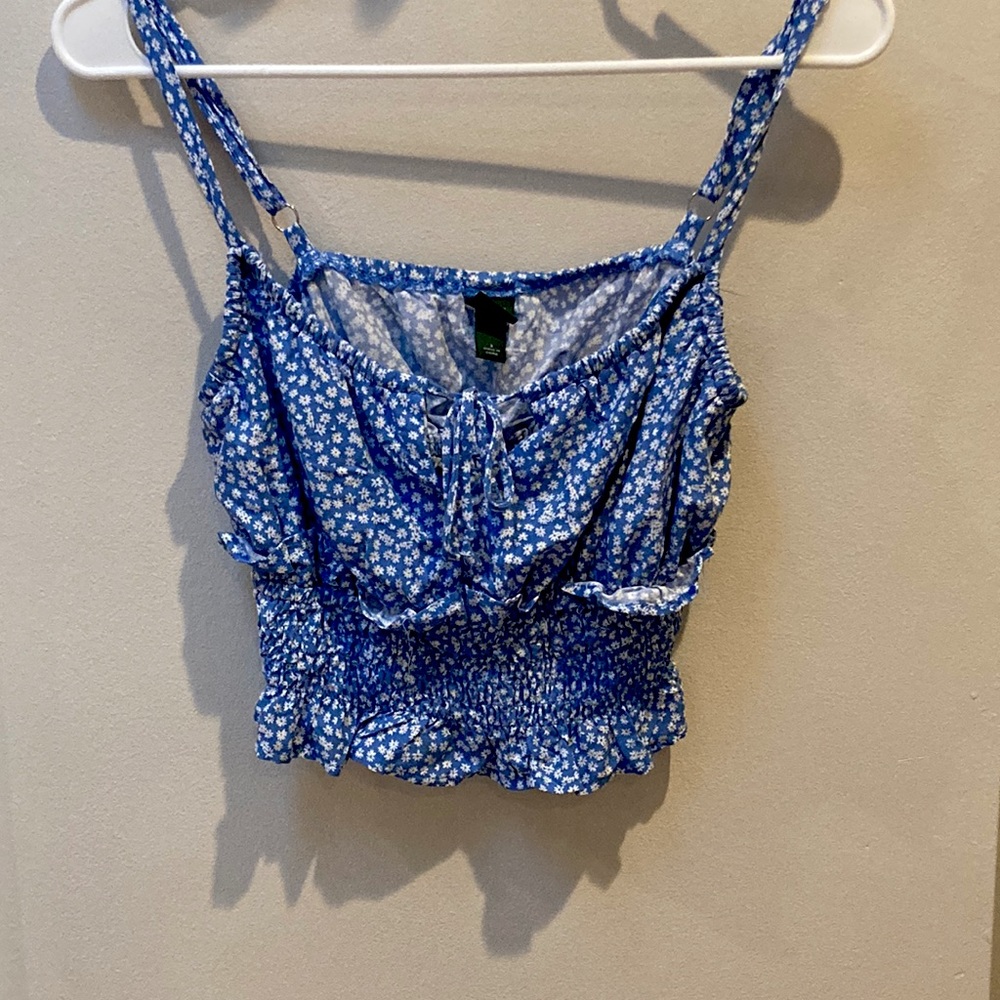 blue wild feeble tank with white flowers. size small